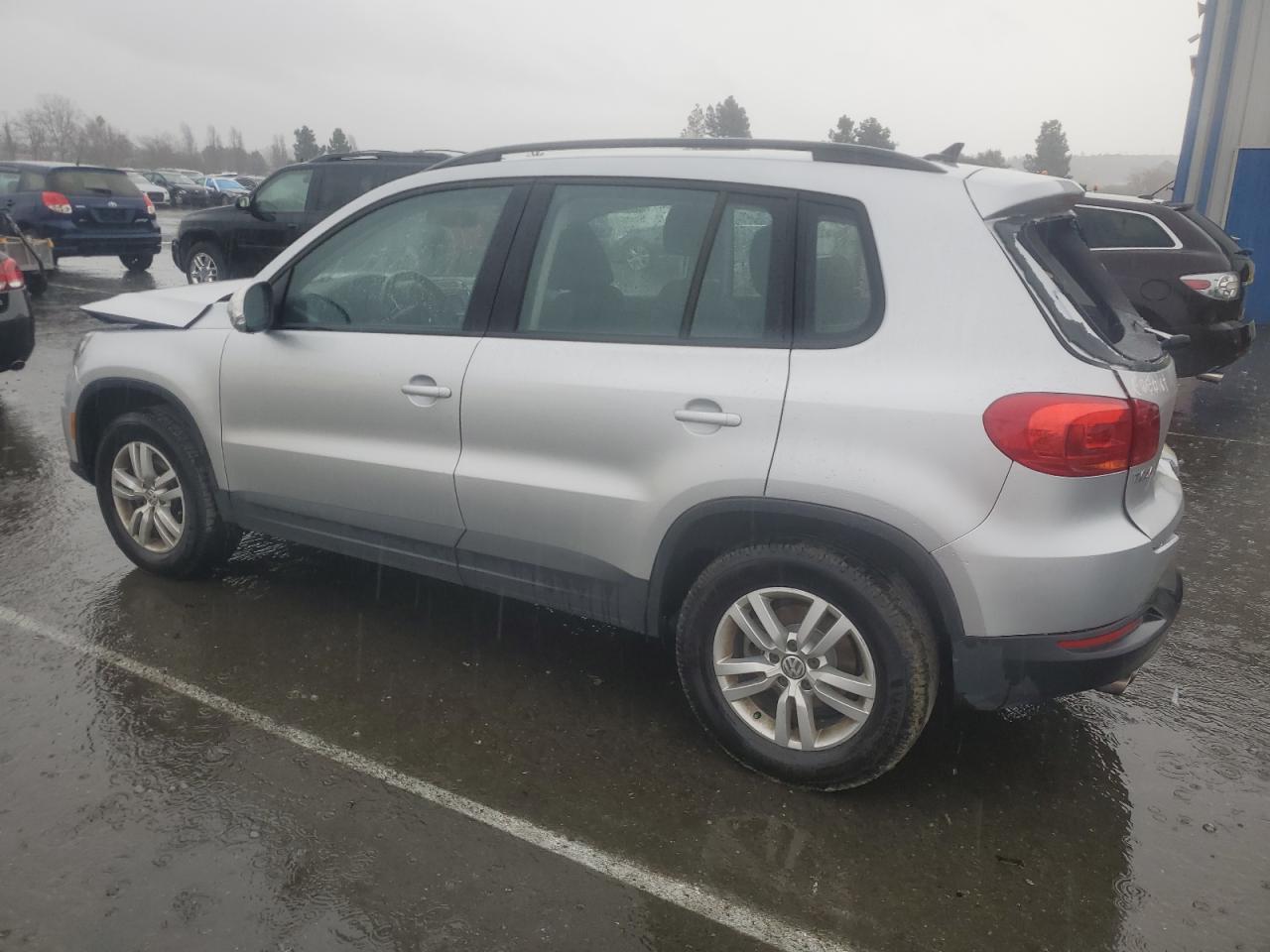 2015 Volkswagen Tiguan - Image 2