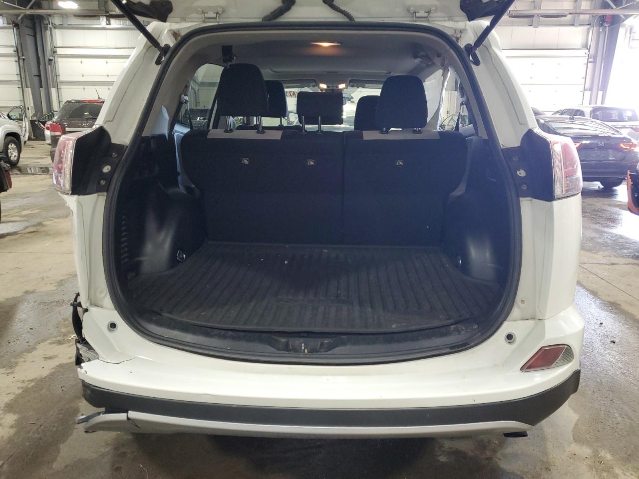 2018 Toyota RAV 4 - Image 6
