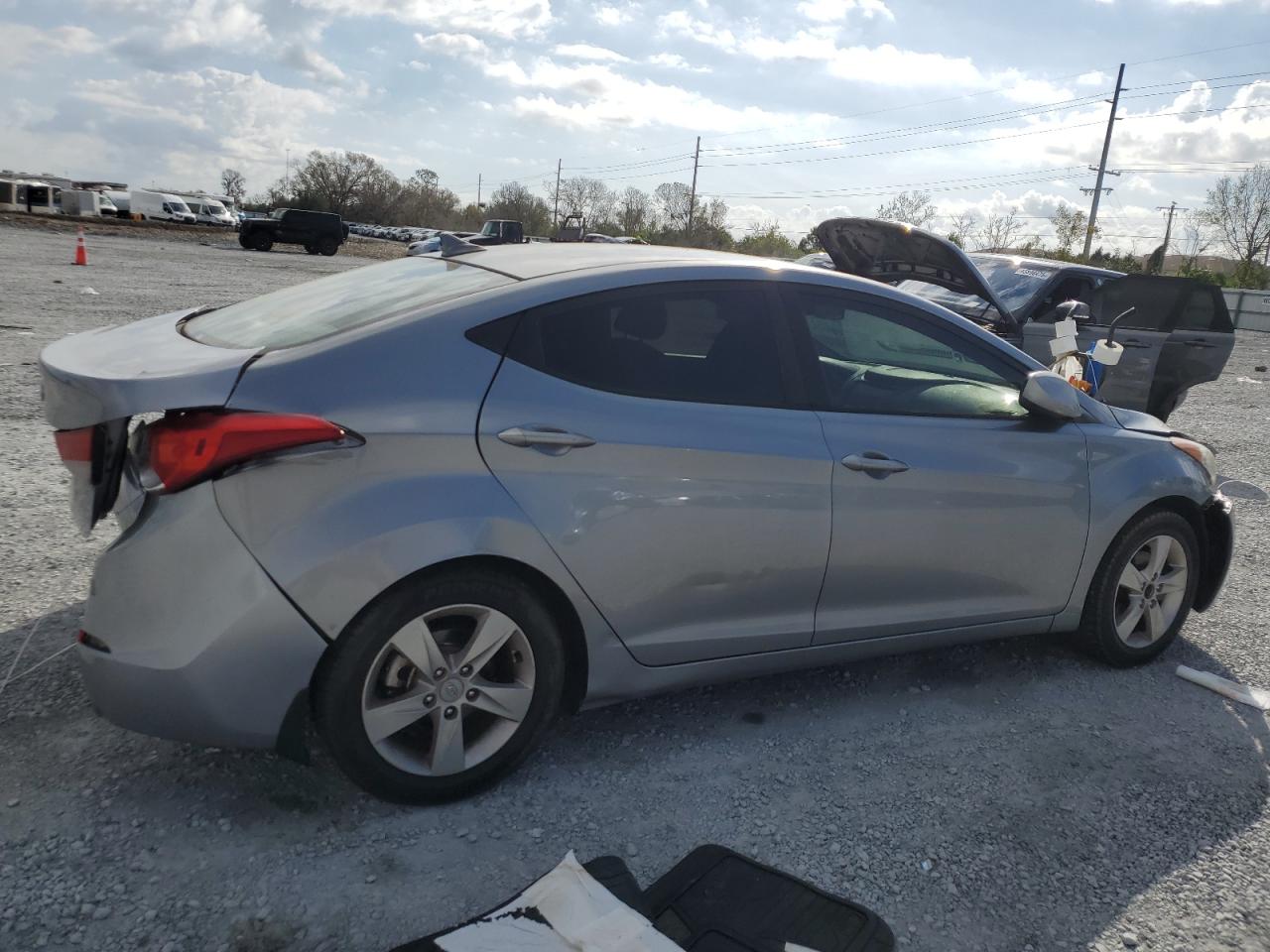 2013 Hyundai Elantra - Image 3