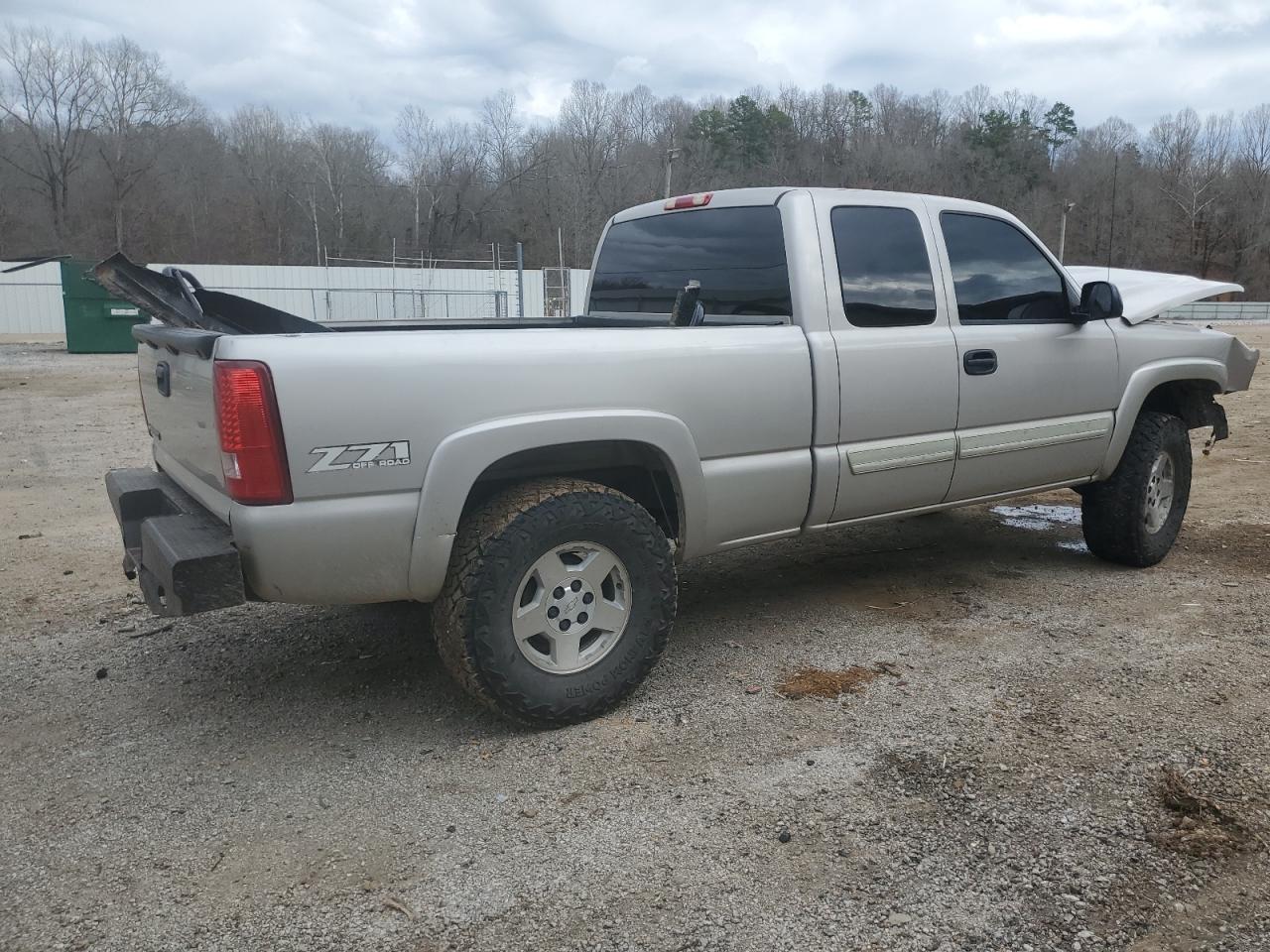 2006 Chevrolet Silverado - Image 3