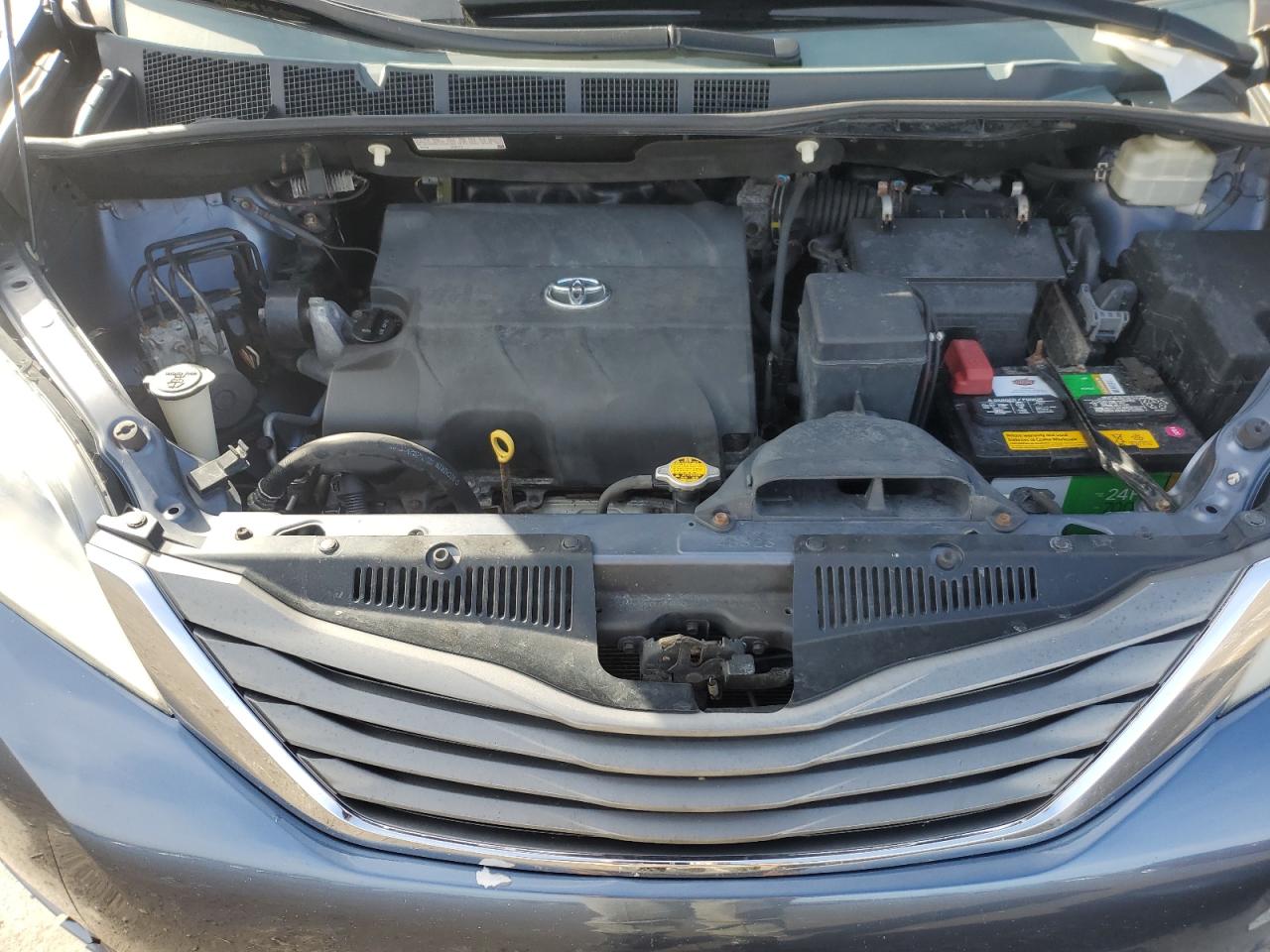 2013 Toyota Sienna - Image 13