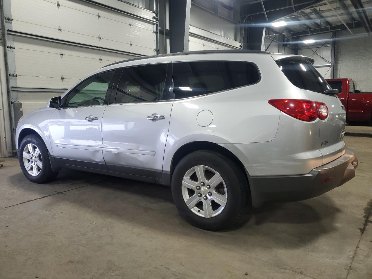 2010 Chevrolet Traverse - Image 2