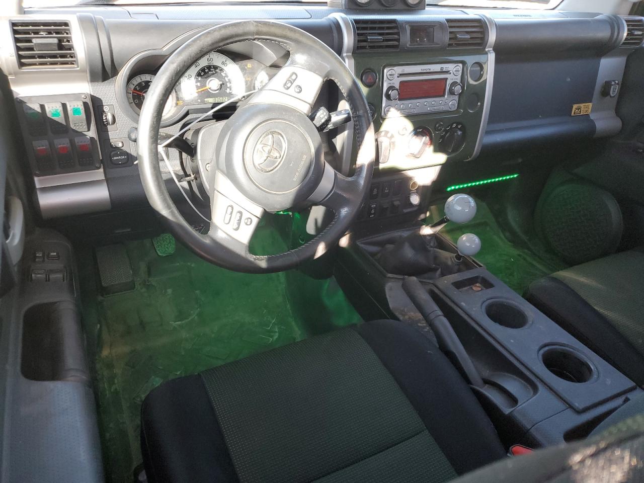 2011 Toyota FJ Cruiser - Image 8