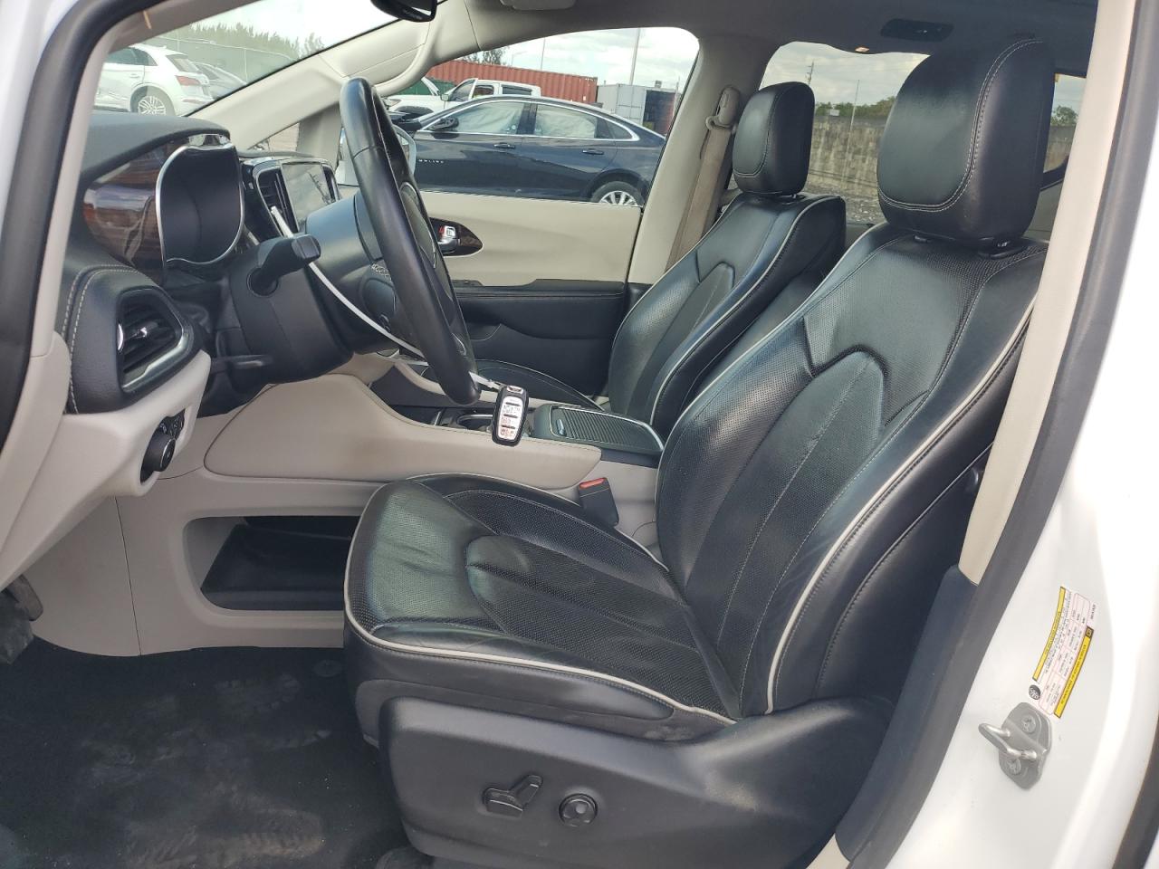 2022 Chrysler Pacifica - Image 7