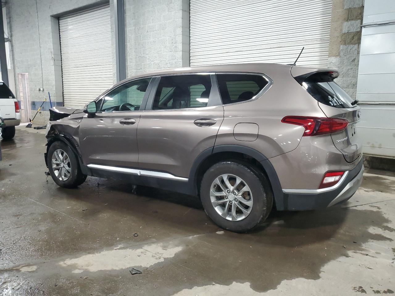 2019 Hyundai Santa Fe - Image 2