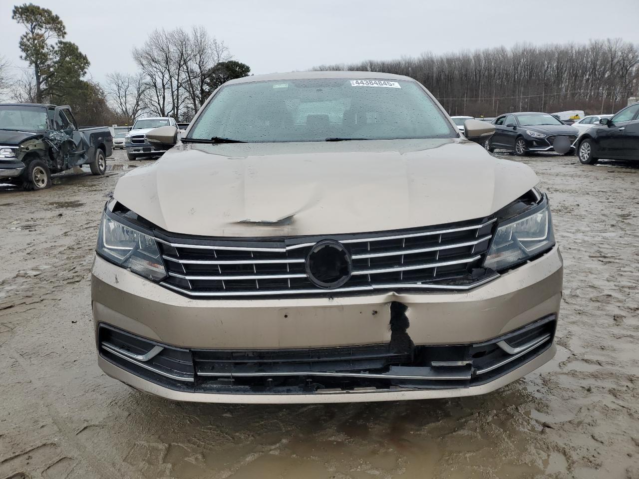 2016 Volkswagen Passat - Image 5