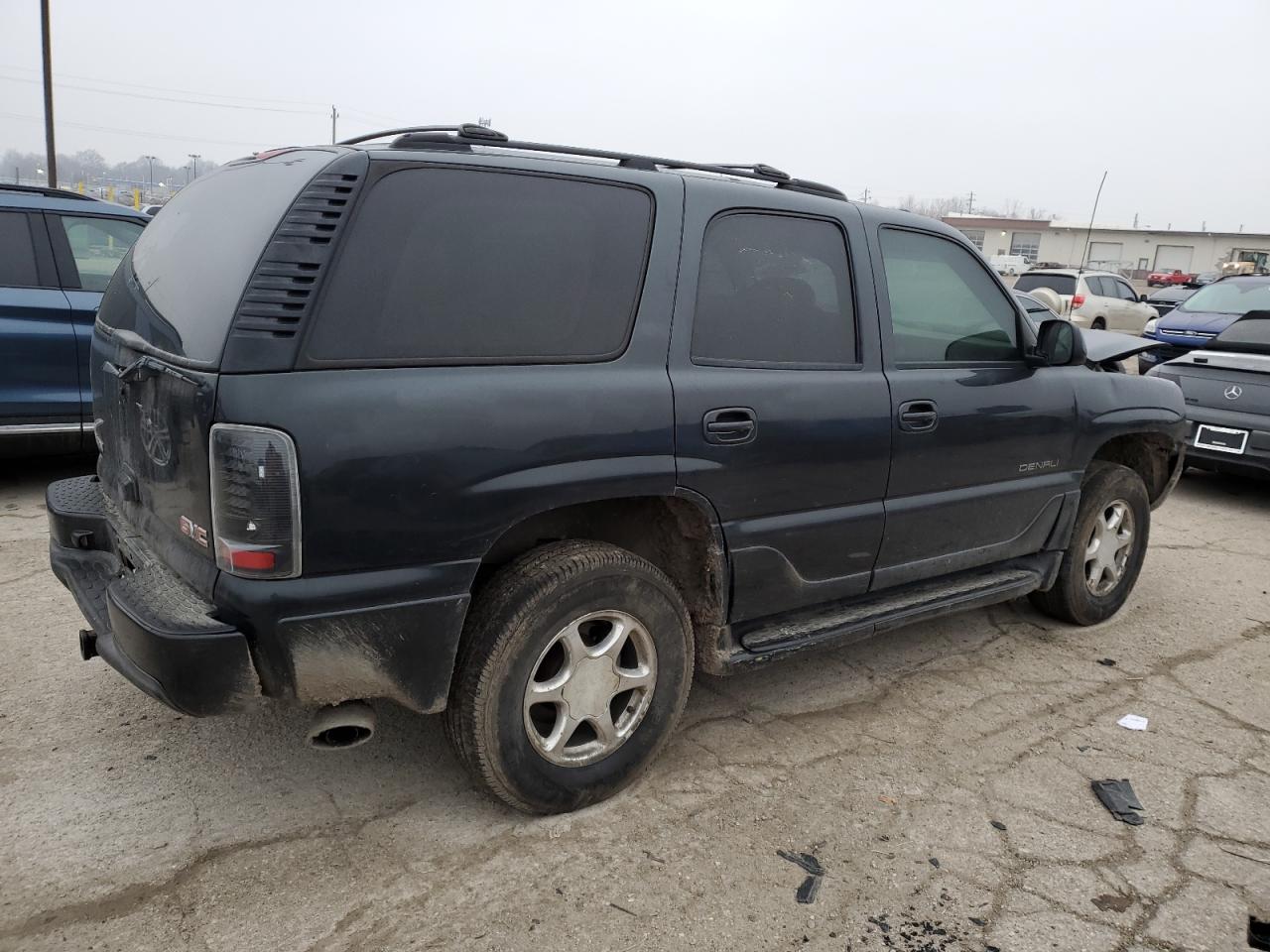 2004 GMC Yukon - Image 3