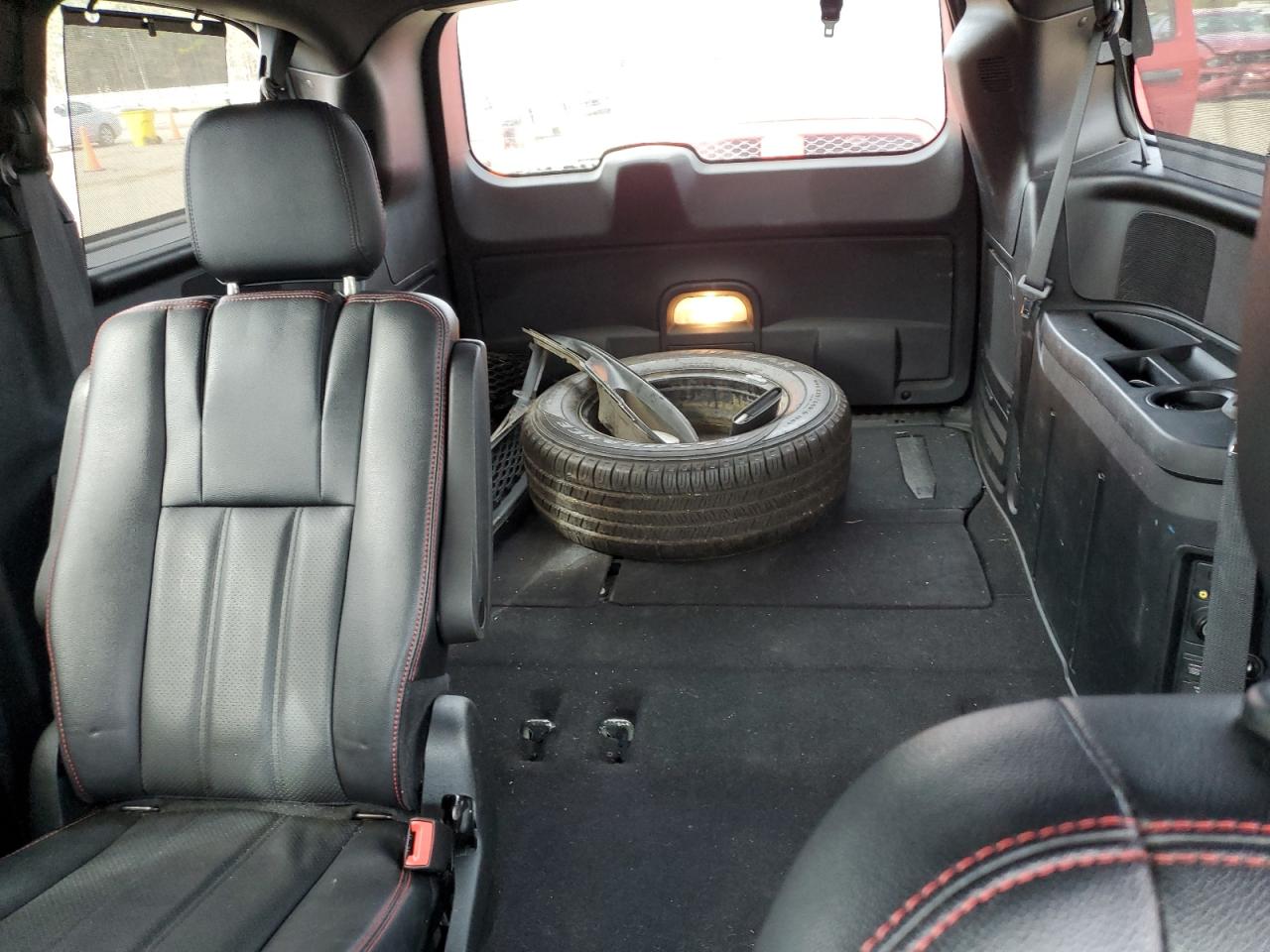 2016 Dodge Caravan - Image 10
