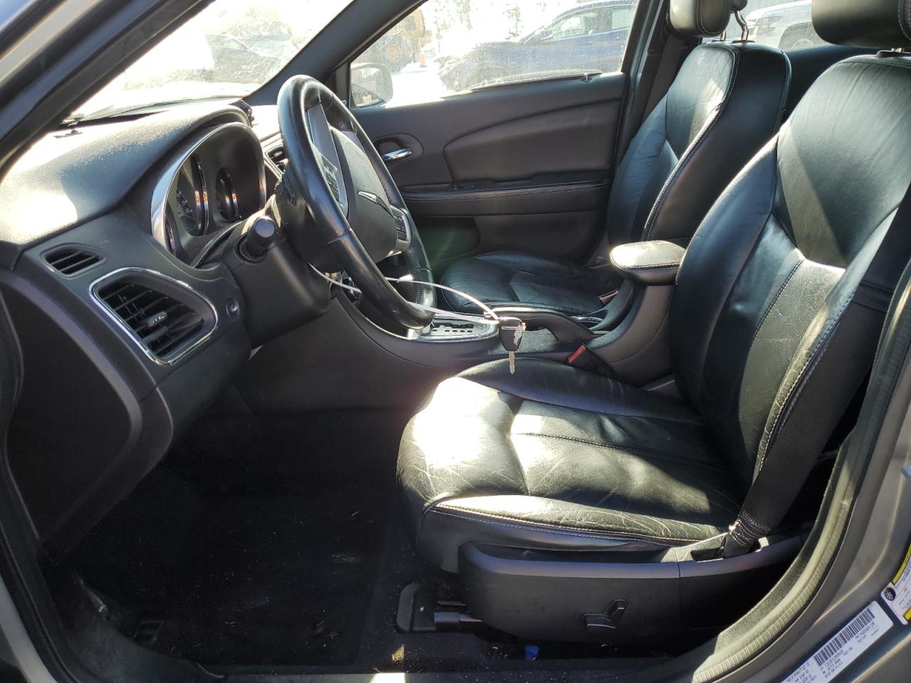 2013 Chrysler 200 - Image 7