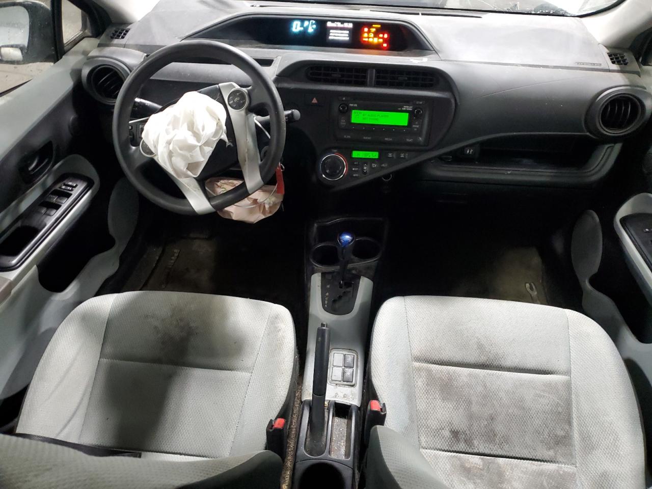 2014 Toyota Prius - Image 8