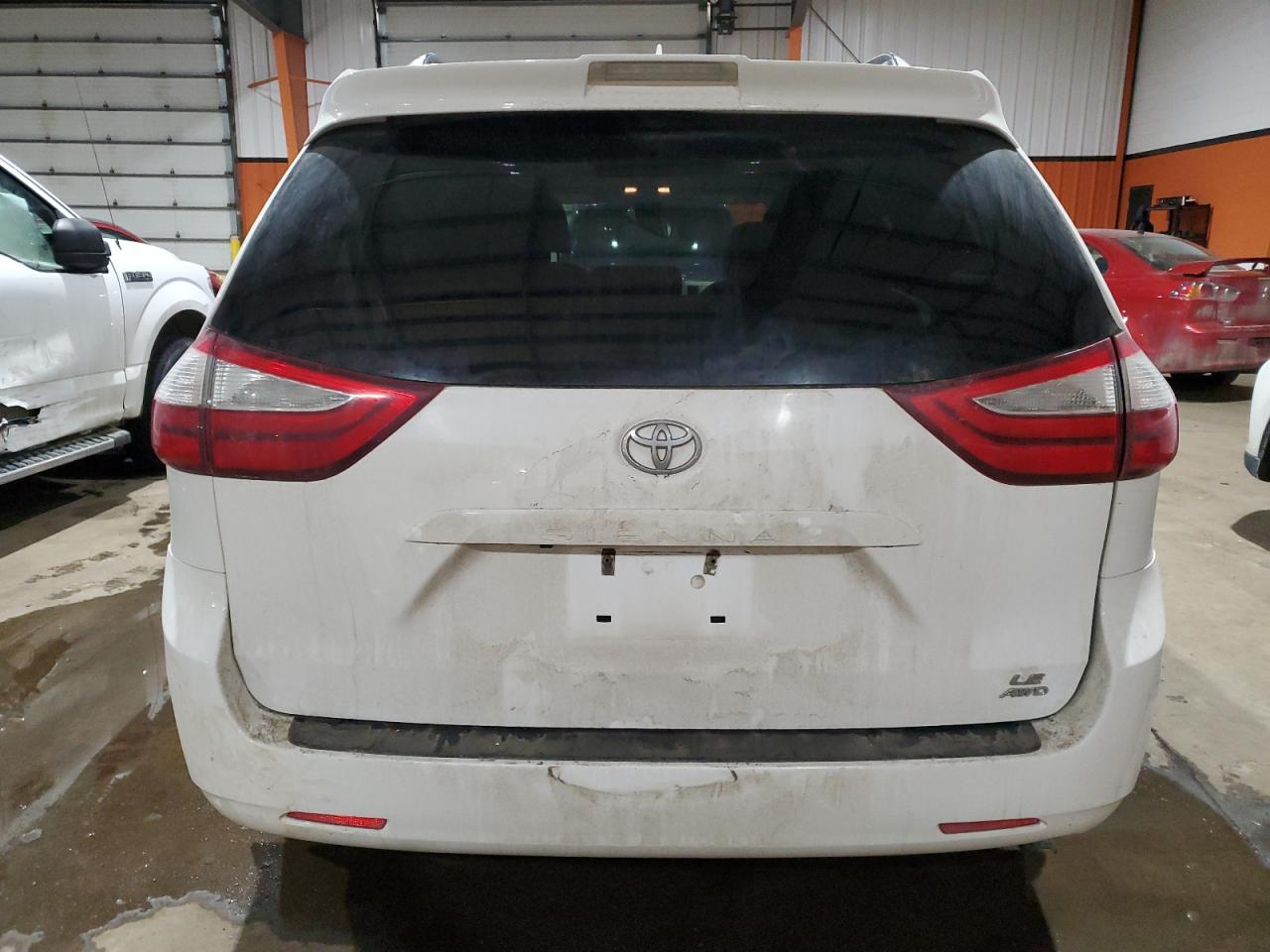 2019 Toyota Sienna - Image 6