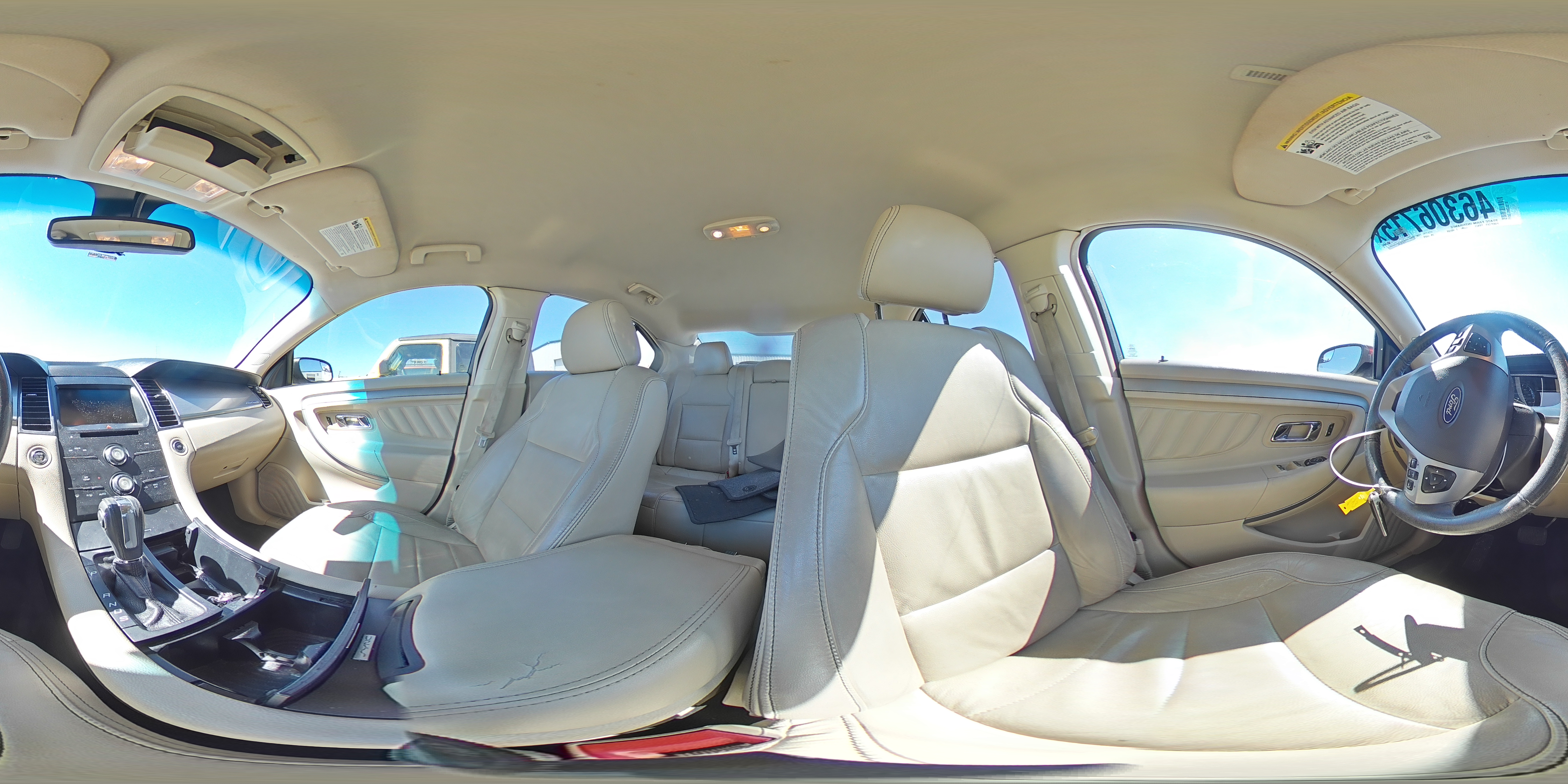 2015 Ford Taurus - Image 14