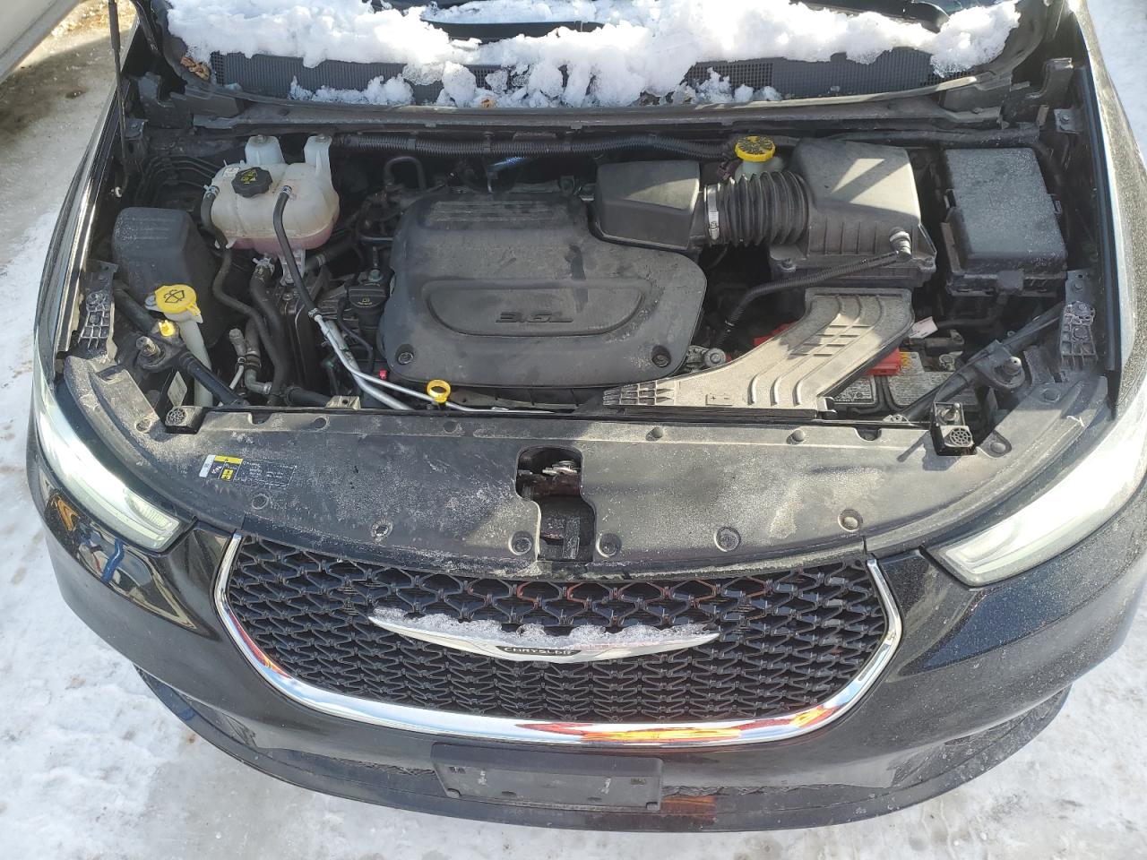 2021 Chrysler Pacifica - Image 12