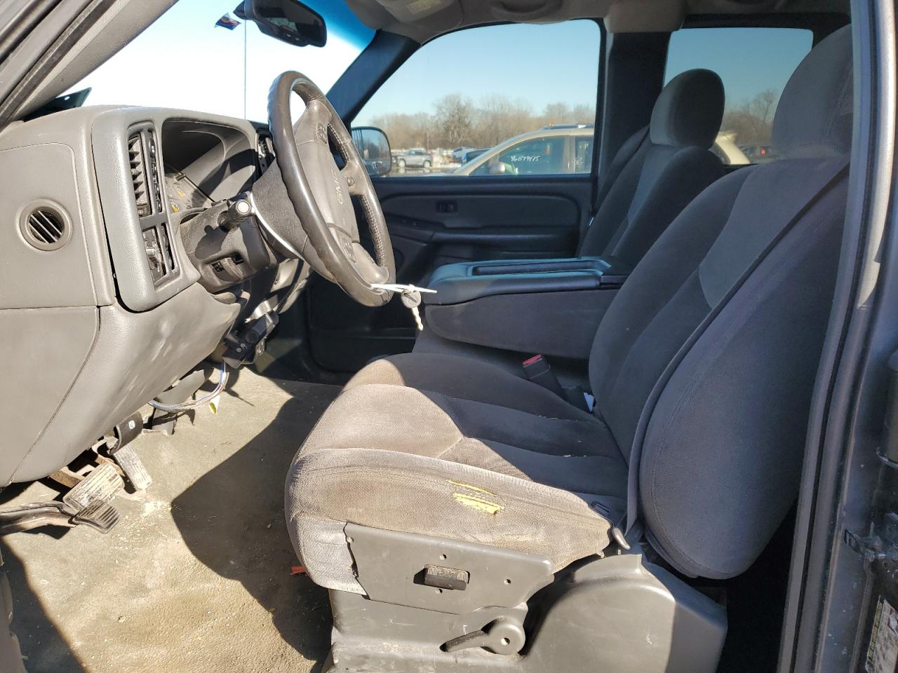 2004 GMC Sierra - Image 7