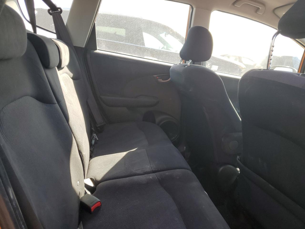 2010 Honda Fit - Image 10