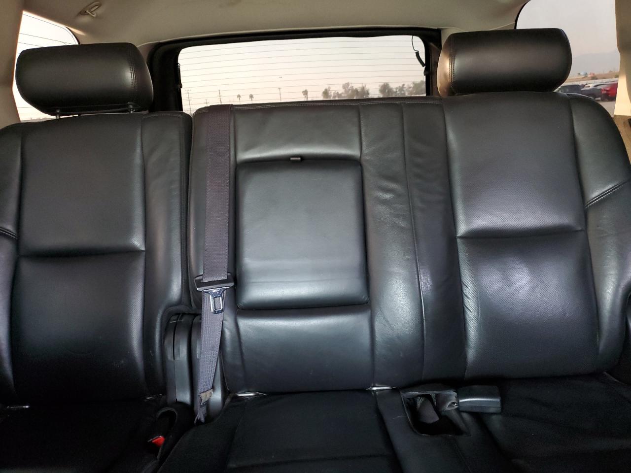 2009 Cadillac Escalade - Image 10