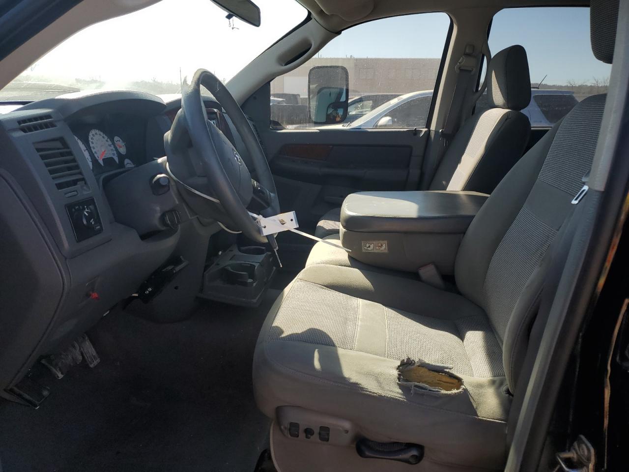 2006 Dodge RAM - Image 7