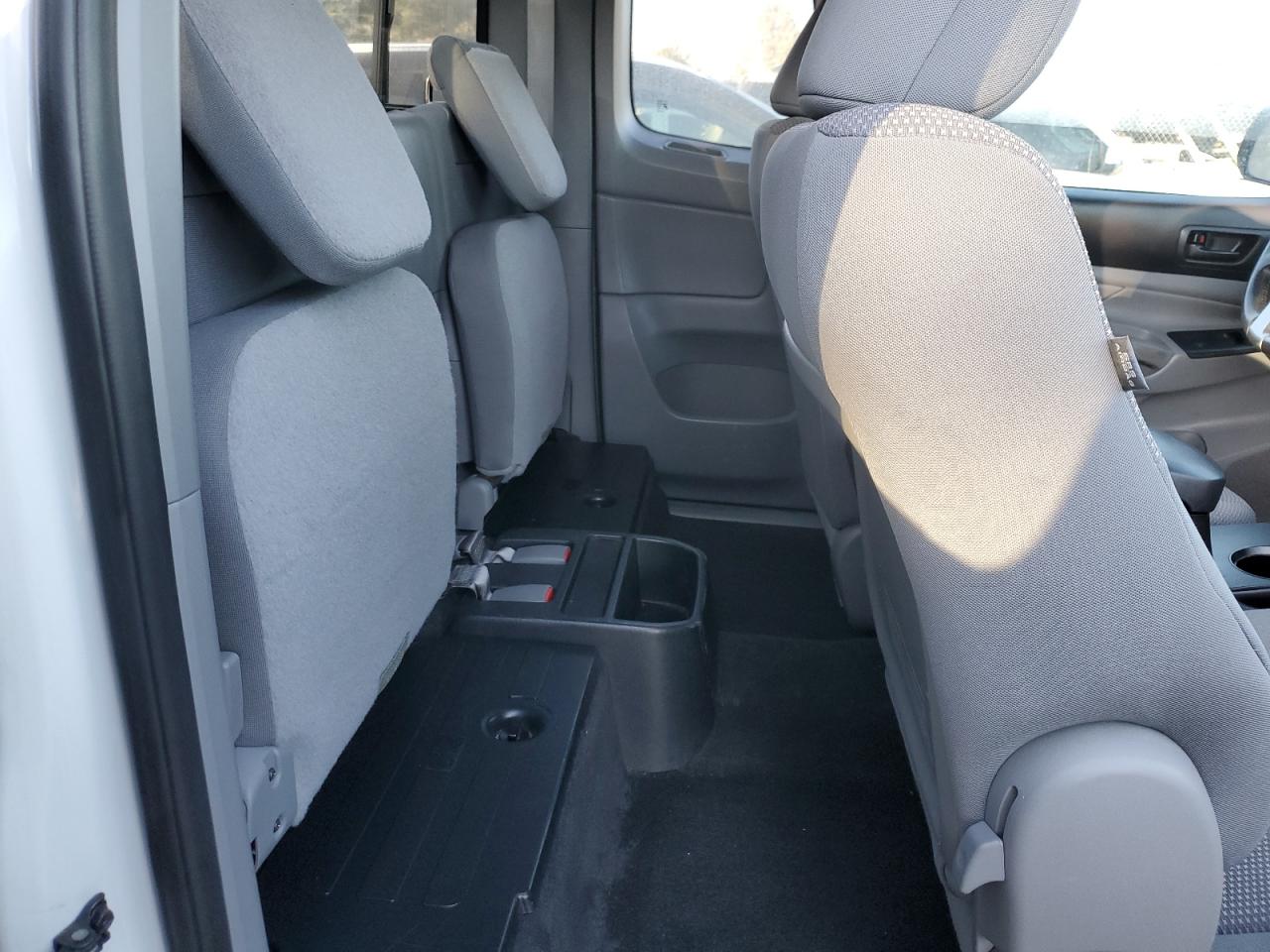 2015 Toyota Tacoma - Image 10