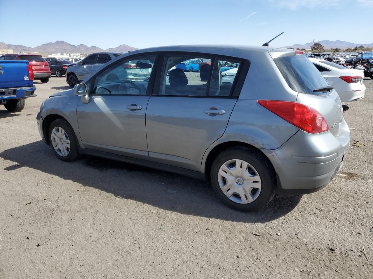 2010 Nissan Versa - Image 2