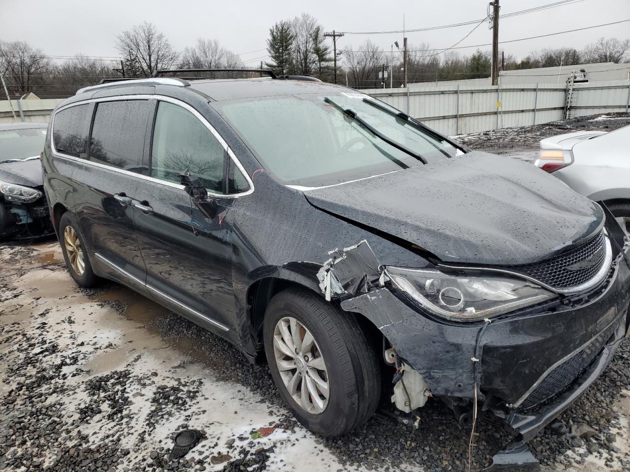 2018 Chrysler Pacifica - Image 4