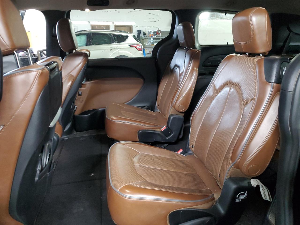 2017 Chrysler Pacifica - Image 11