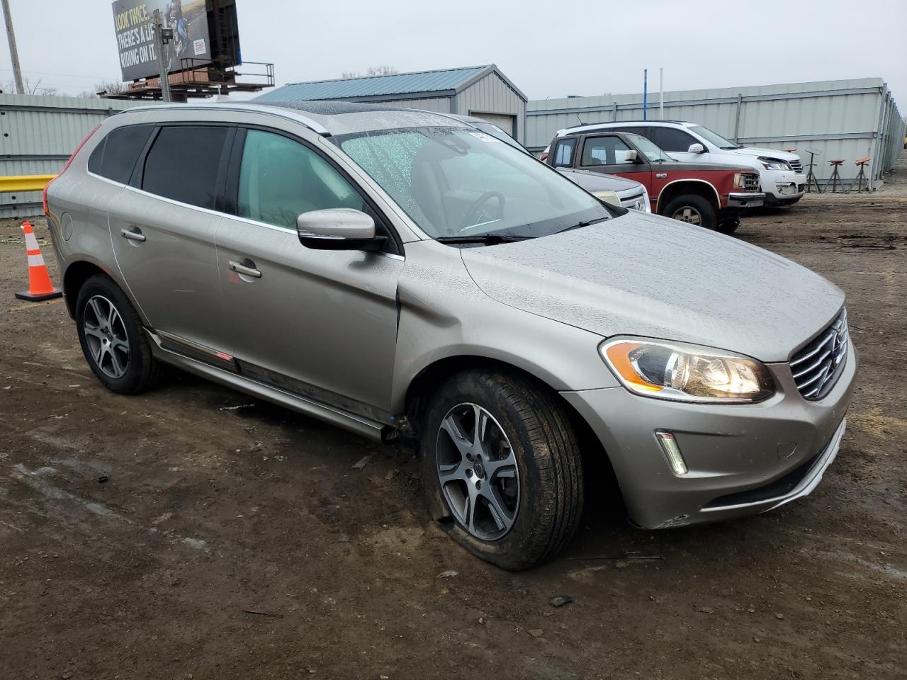 2015 Volvo XC60 - Image 4