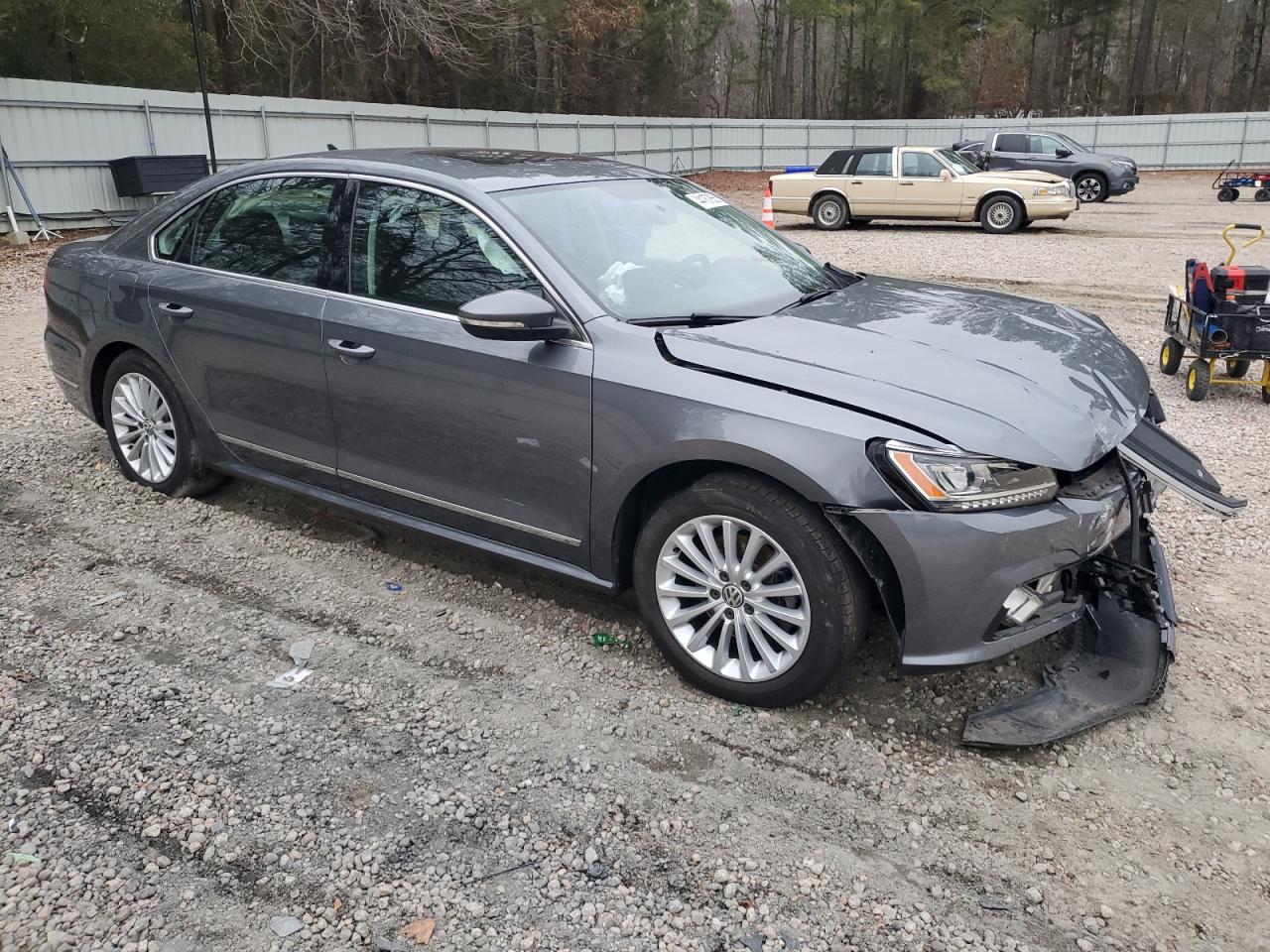 2017 Volkswagen Passat - Image 4