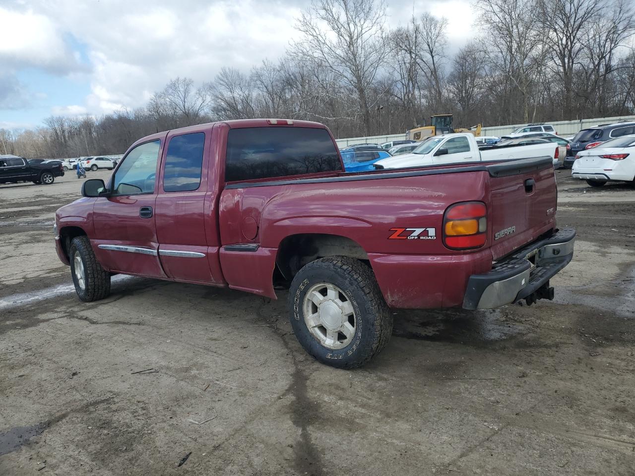 2004 GMC Sierra - Image 2