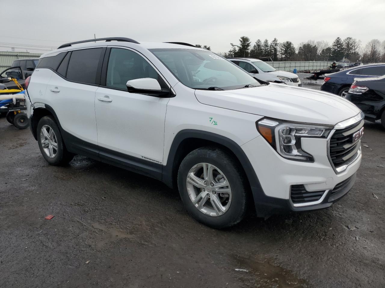 2022 GMC Terrain - Image 4
