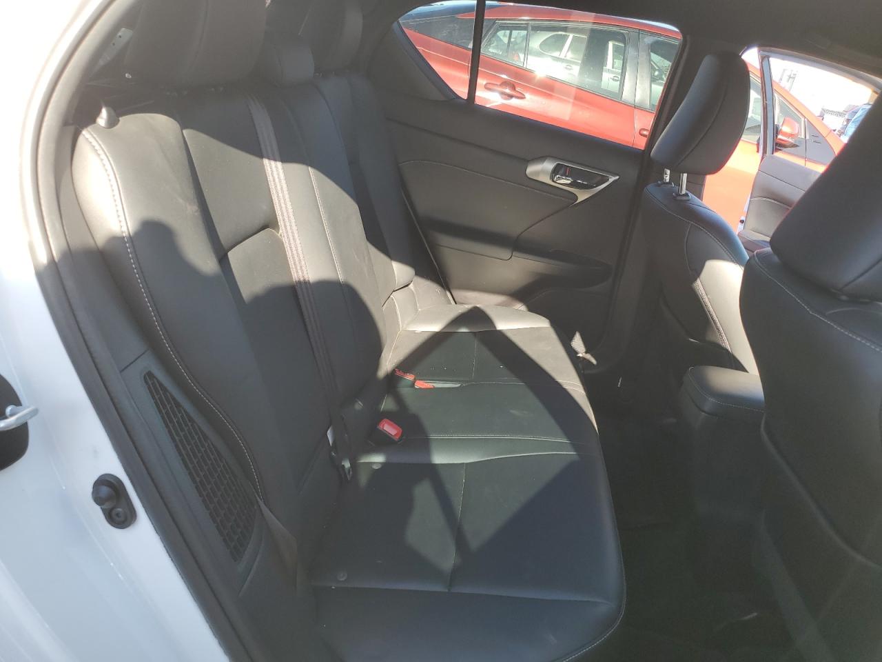 2016 Lexus CT - Image 10