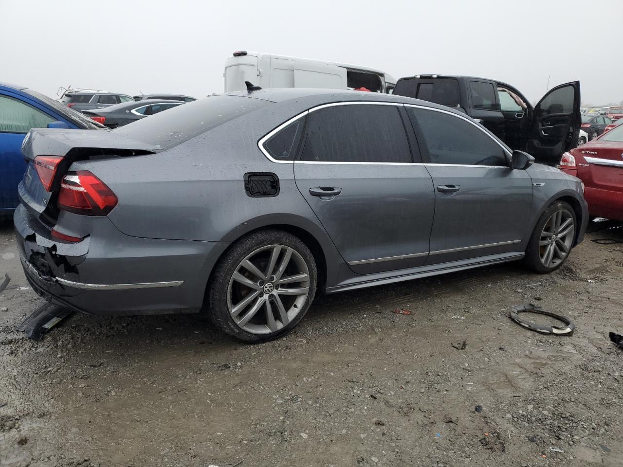 2017 Volkswagen Passat - Image 3