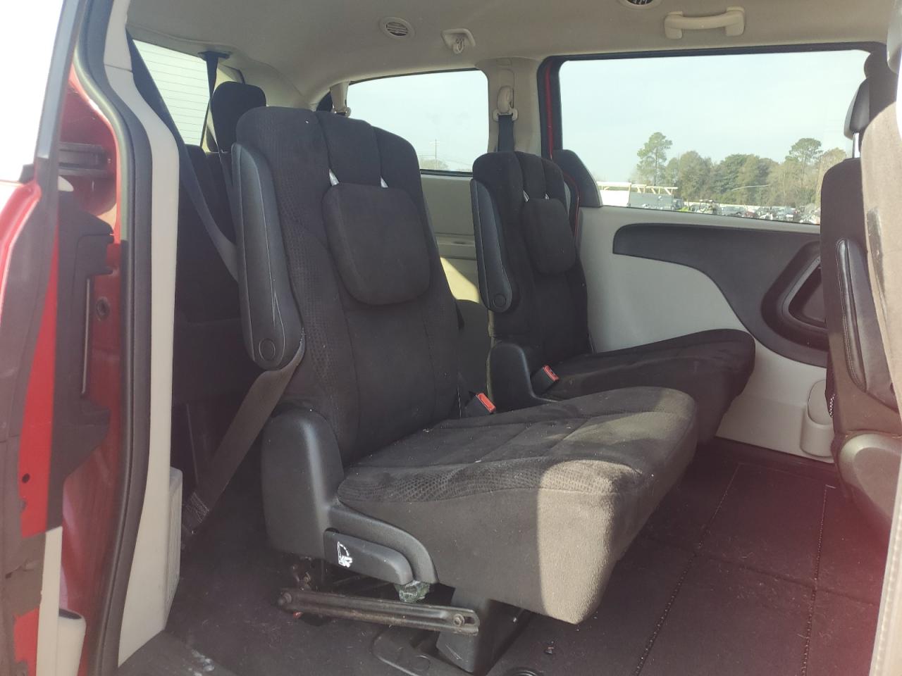 2013 Dodge Caravan - Image 11