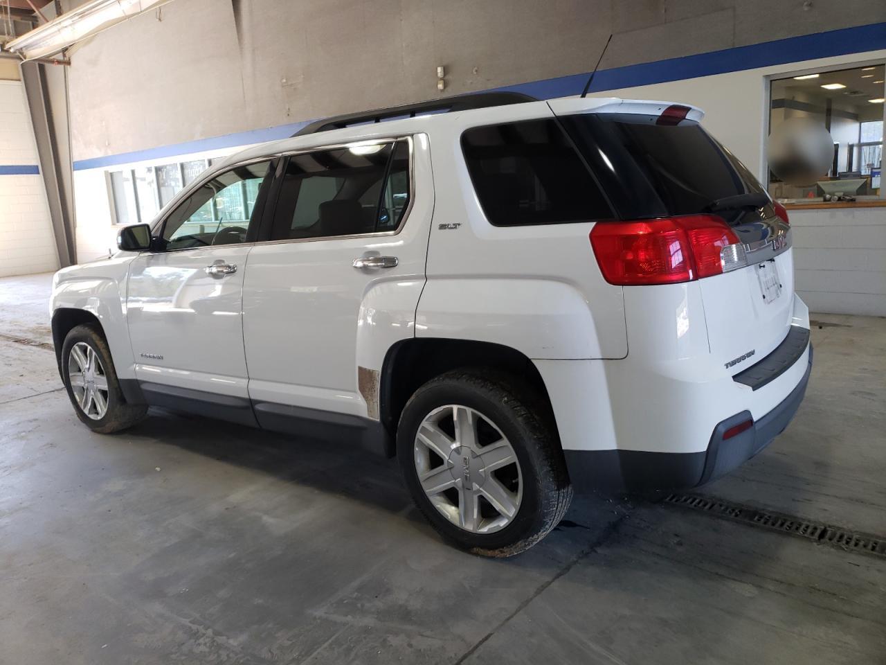 2010 GMC Terrain - Image 2