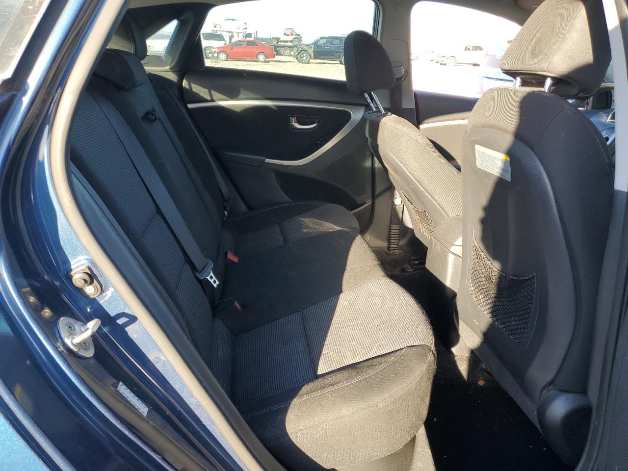 2016 Hyundai Elantra - Image 10