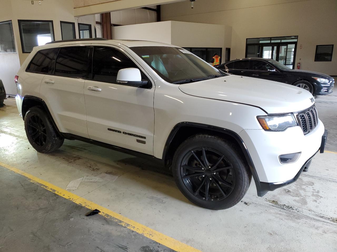 2016 Jeep Grand Cherokee - Image 4