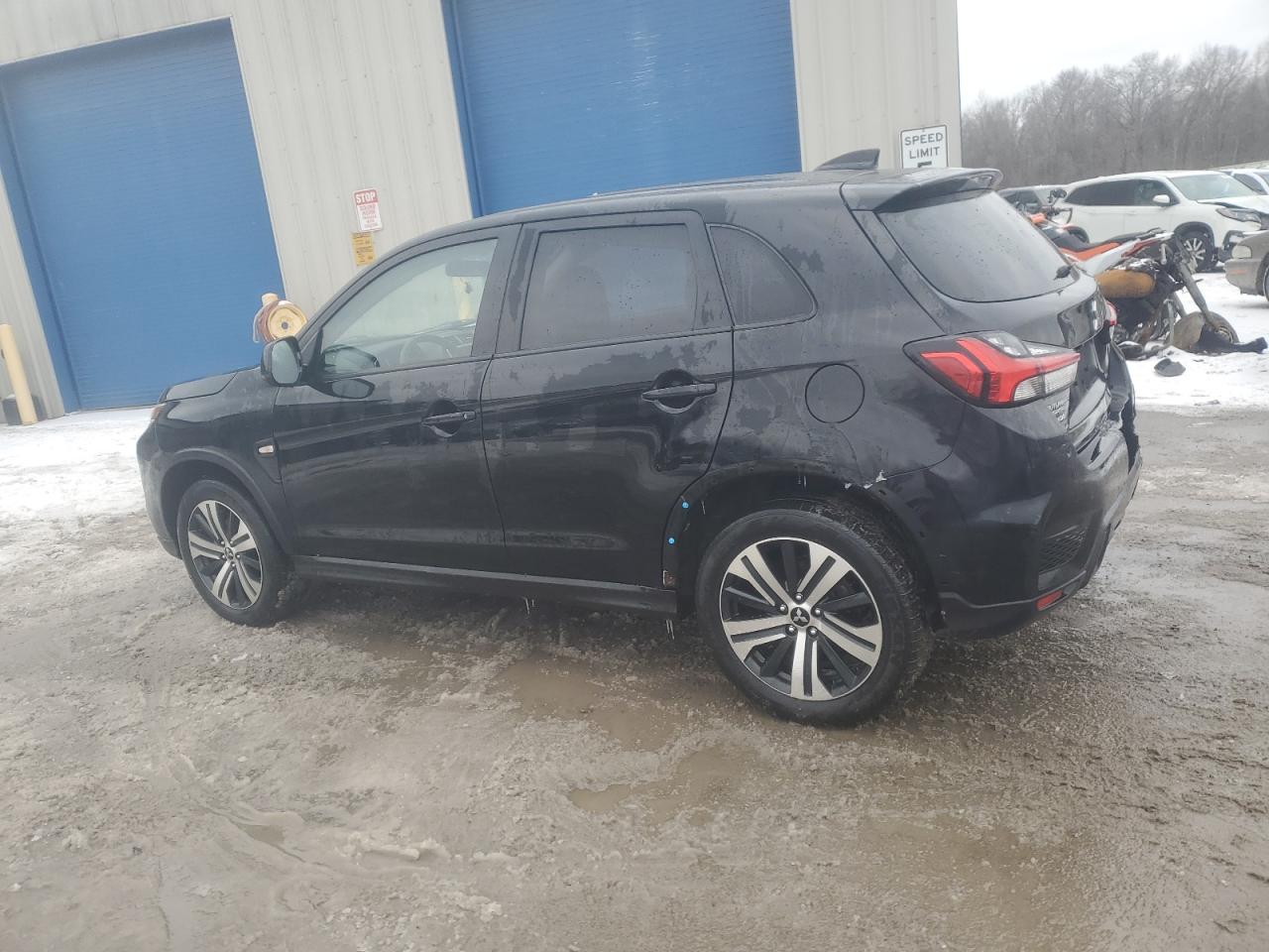 2020 Mitsubishi Outlander - Image 2