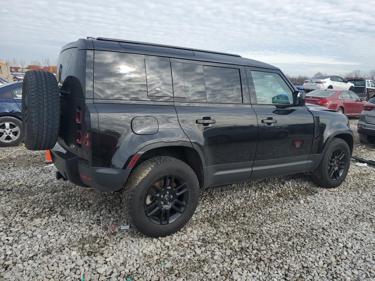 2022 Land Rover Defender - Image 3