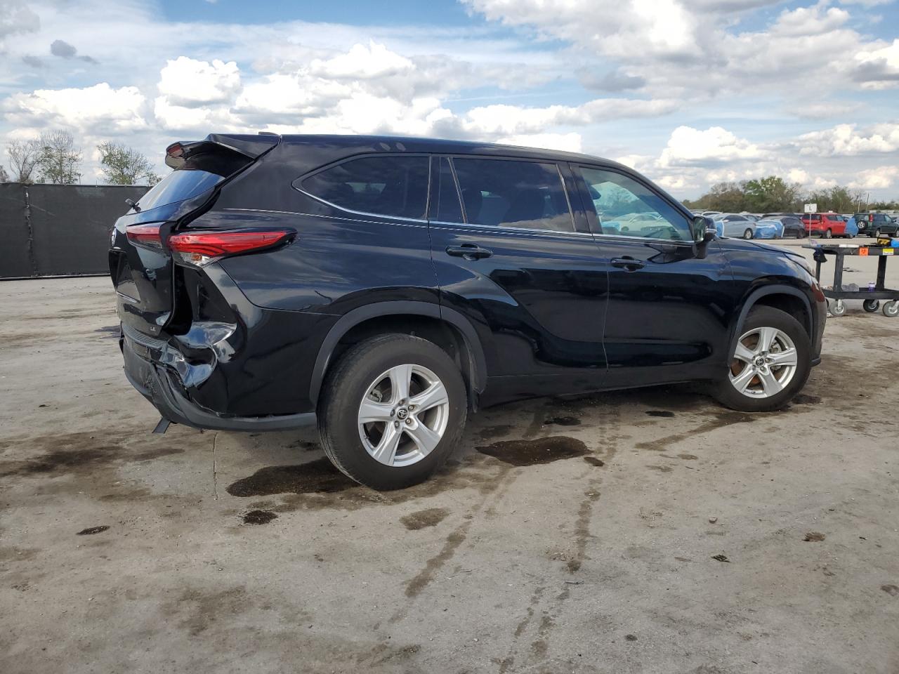 2022 Toyota Highlander - Image 3