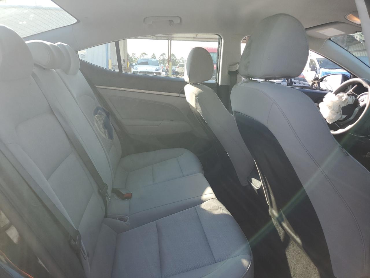2017 Hyundai Elantra - Image 10