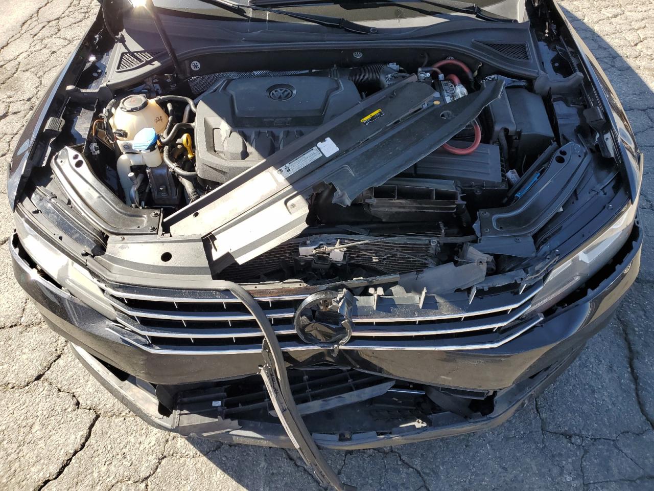2019 Volkswagen Passat - Image 13