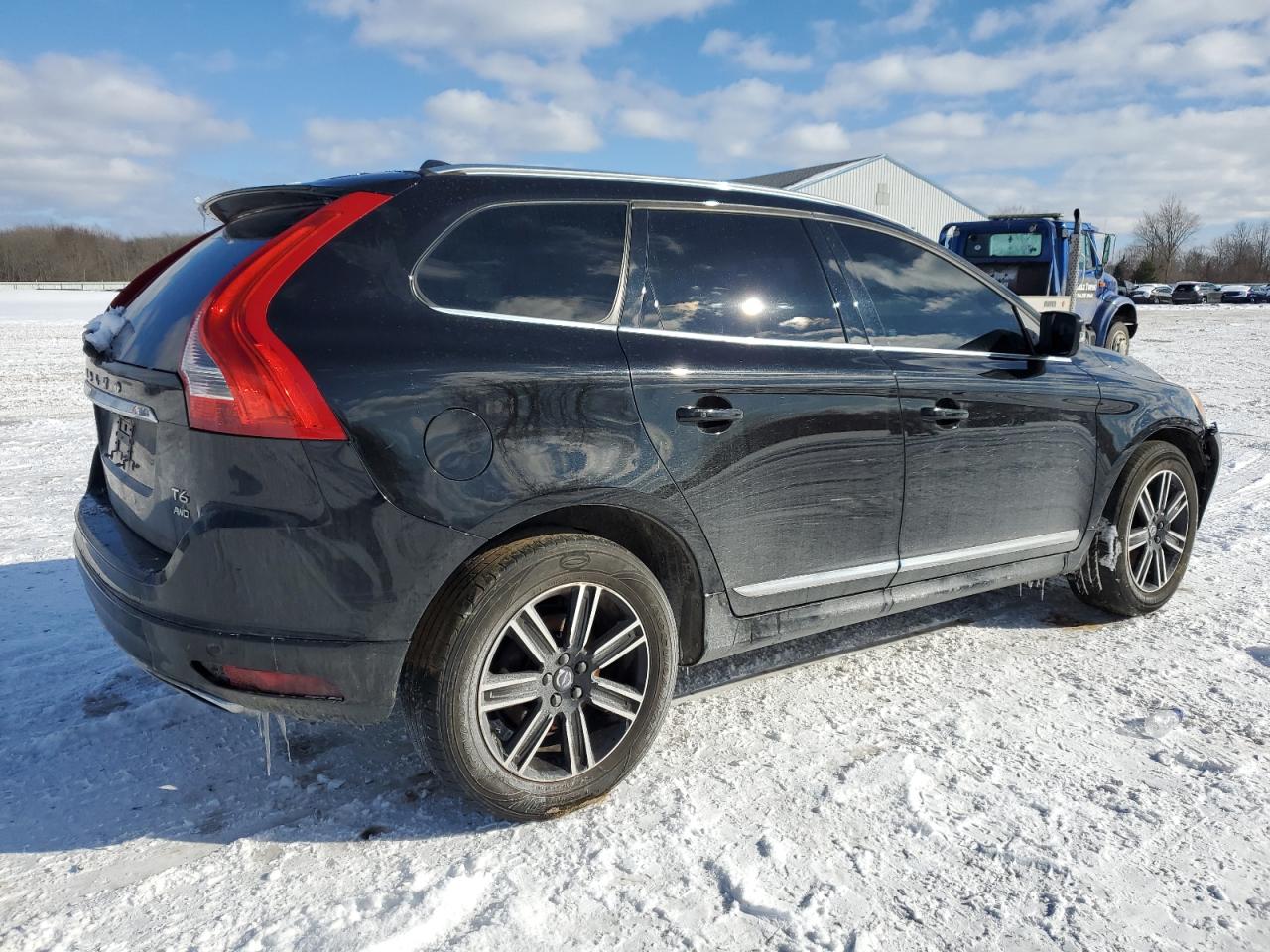 2016 Volvo XC60 - Image 3