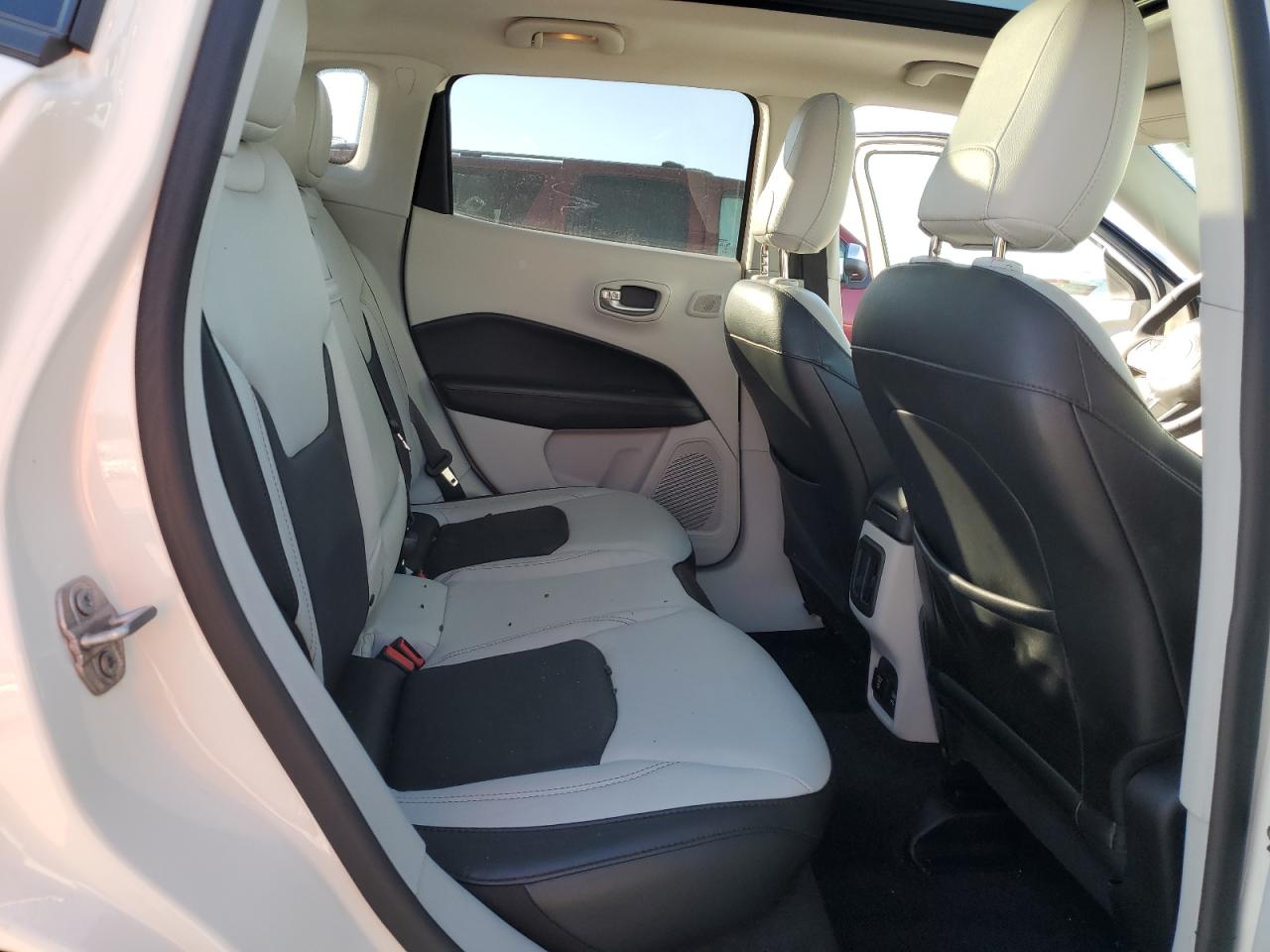 2018 Jeep Compass - Image 11