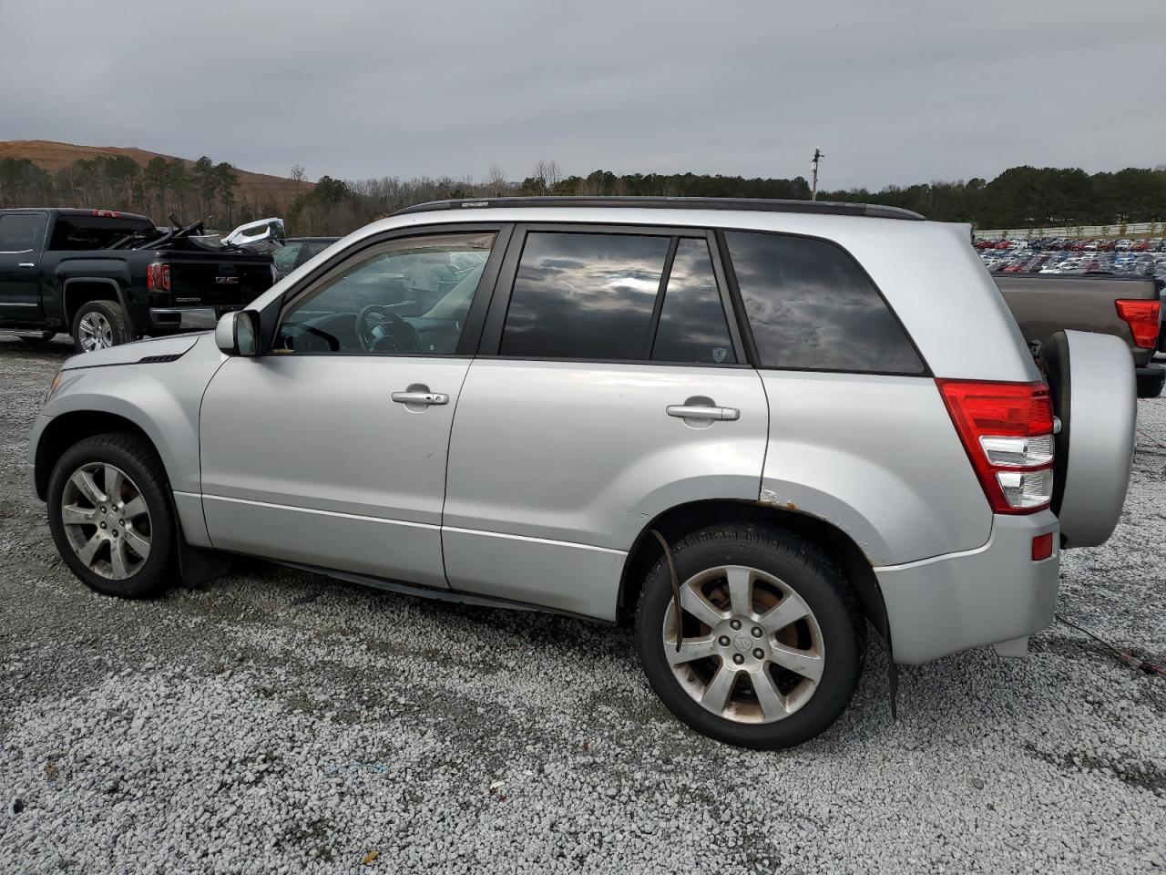 2011 Suzuki Grand Vitara - Image 2