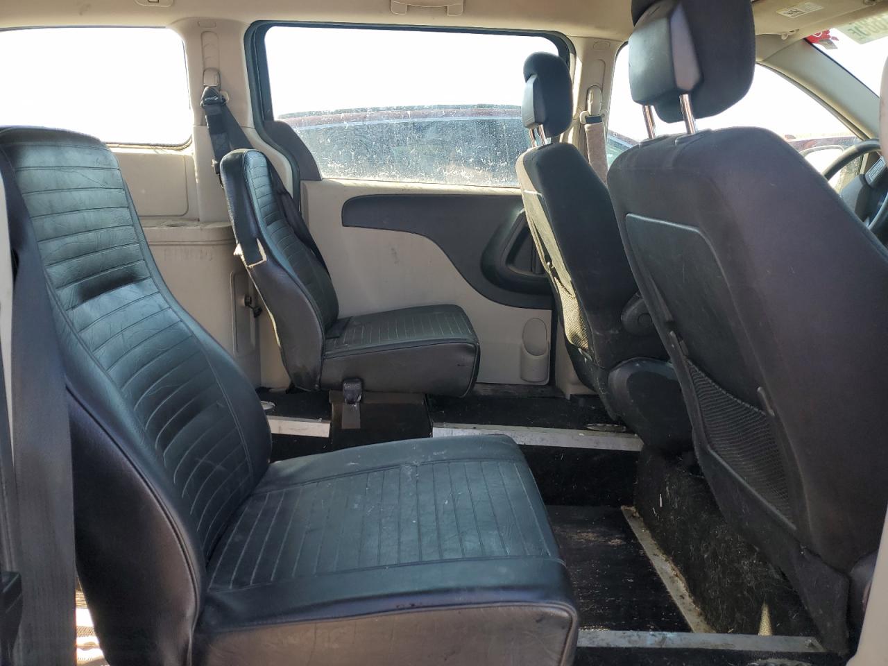 2014 Dodge Caravan - Image 11