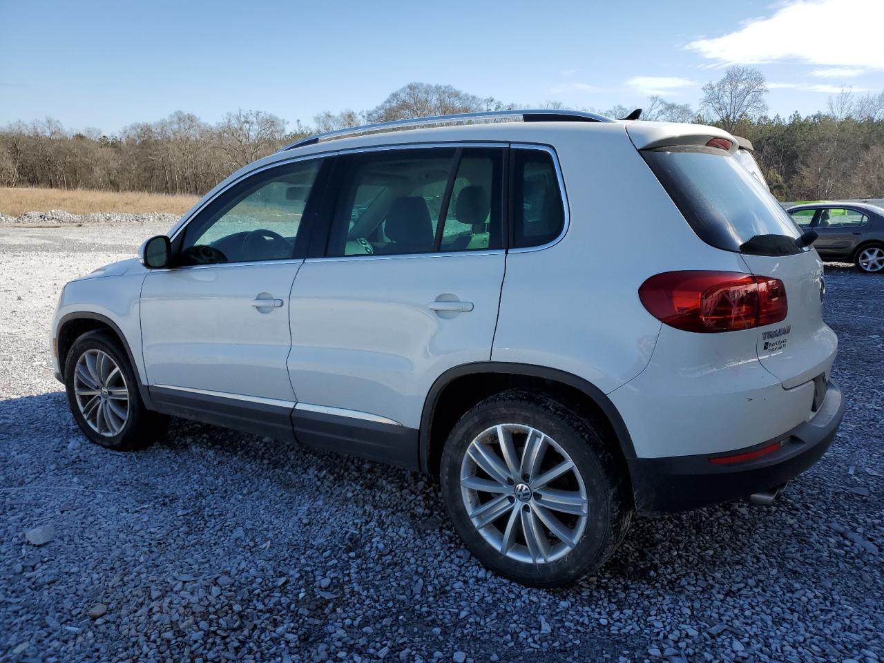 2015 Volkswagen Tiguan - Image 2