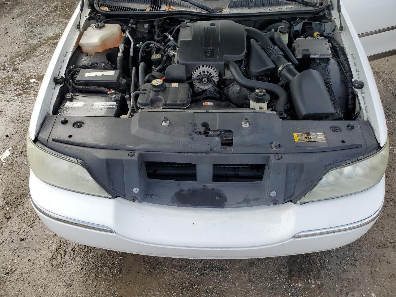 2006 Lincoln Town Car - Image 11