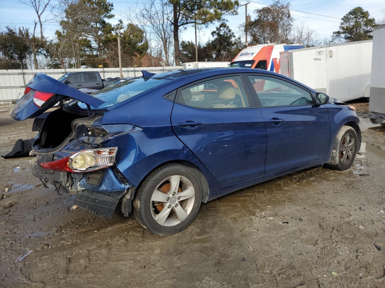 2013 Hyundai Elantra - Image 3