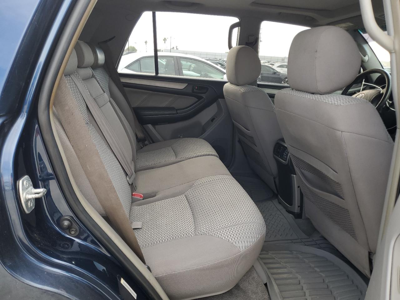 2004 Toyota 4Runner - Image 11