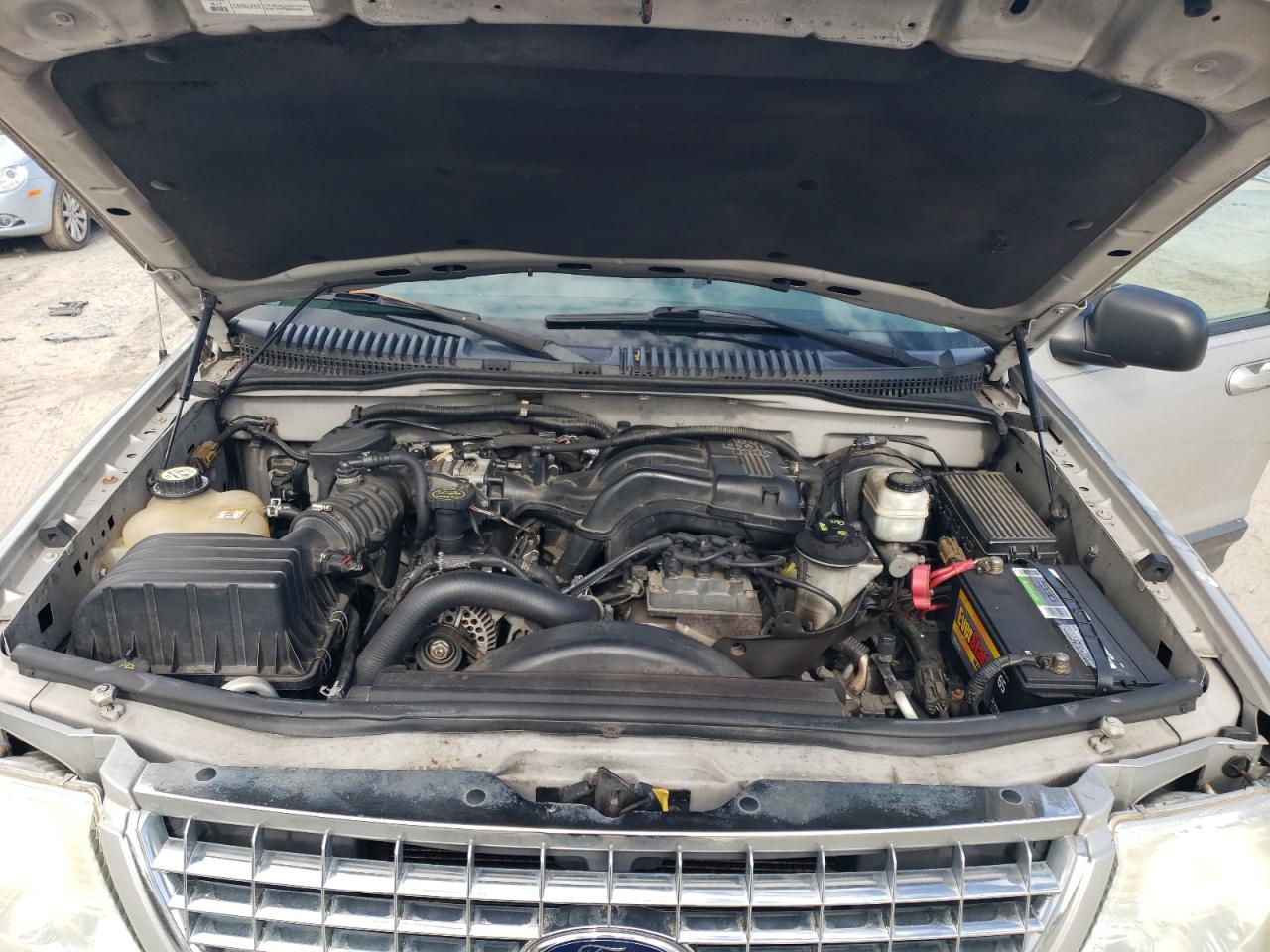 2005 Ford Explorer - Image 12