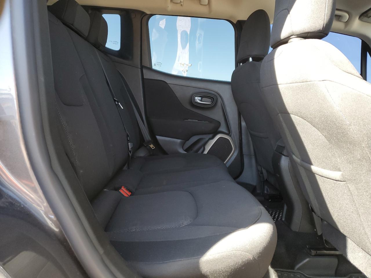 2017 Jeep Renegade - Image 10
